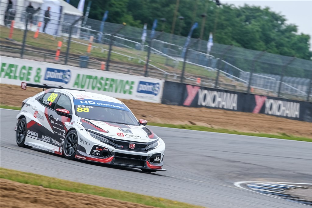 Kenn Bach tog pole position og starter sekser samlet søndag.